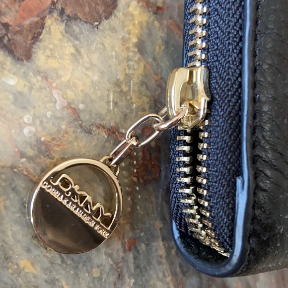 Women’s DKNY black leather long wallet - Picture 4 of 4